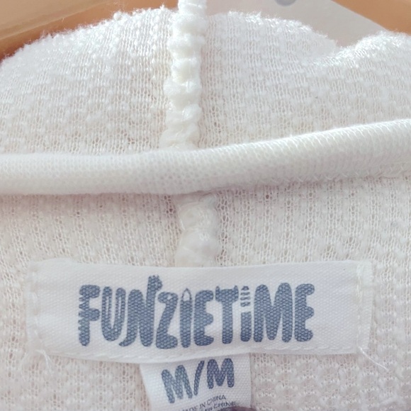 White Sherpa Hoodie Onesie - Size Medium - Picture 7 of 7